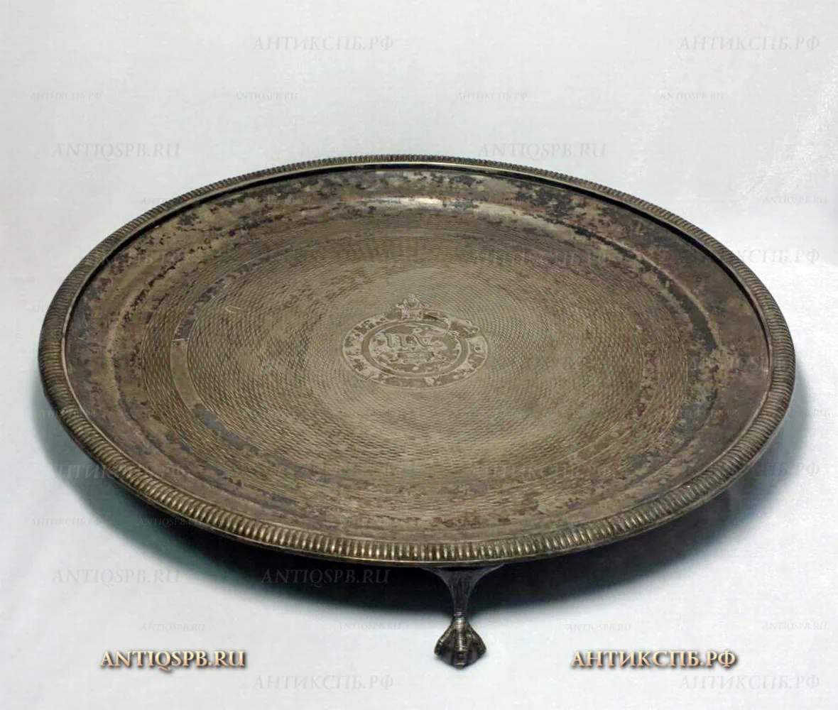 Блюдо металлическое на птичьих лапках с шарами. Кон. ХIХ века. Англия. №18208